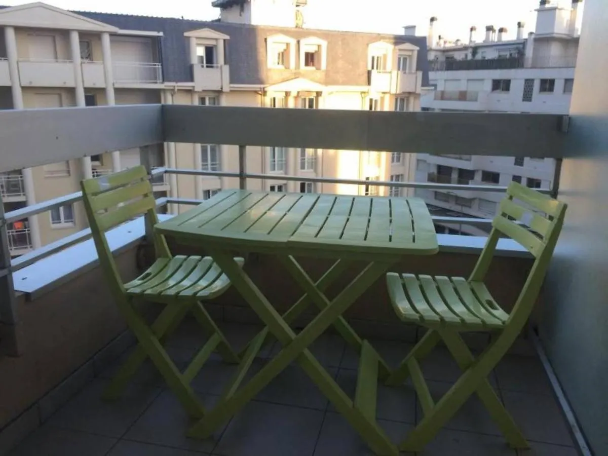 Studio En Front De Mer Avec Piscine A Biarritz - Fr-1-3-418